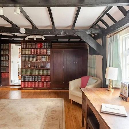 Cozy One-Bedroom Cottage In Great Tey 외부 사진
