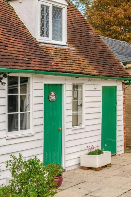 Cozy One-Bedroom Cottage In Great Tey 외부 사진