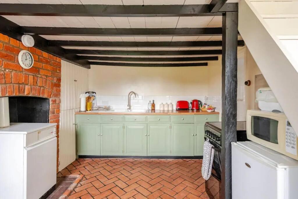 Cozy One-Bedroom Cottage In Great Tey 외부 사진