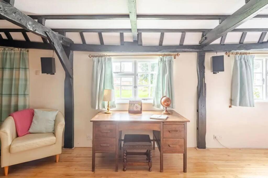 Cozy One-Bedroom Cottage In Great Tey 외부 사진