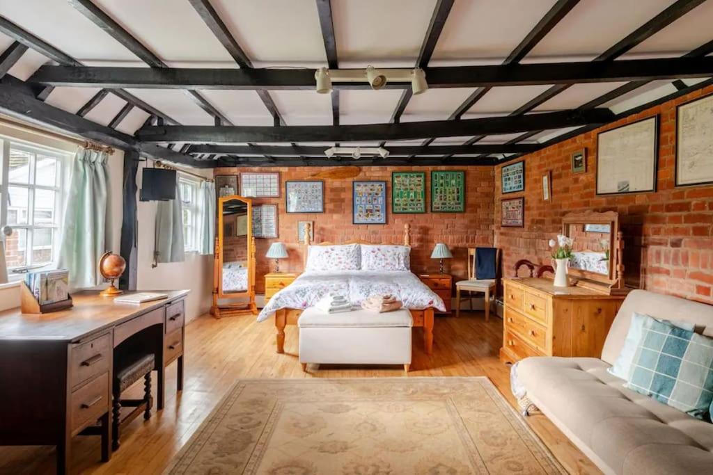 Cozy One-Bedroom Cottage In Great Tey 외부 사진