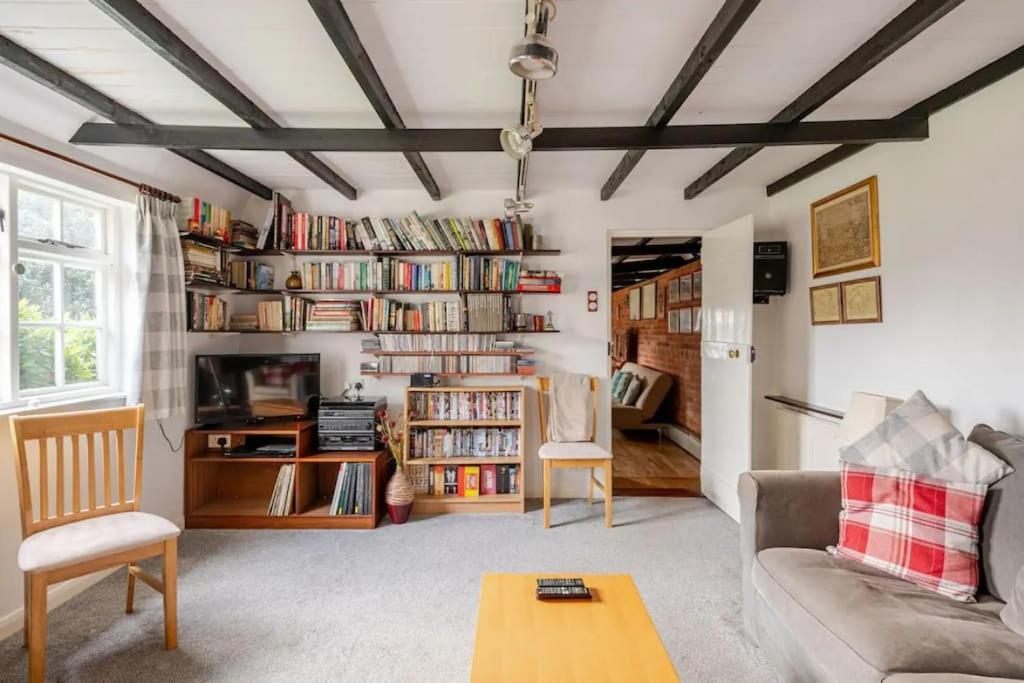 Cozy One-Bedroom Cottage In Great Tey 외부 사진